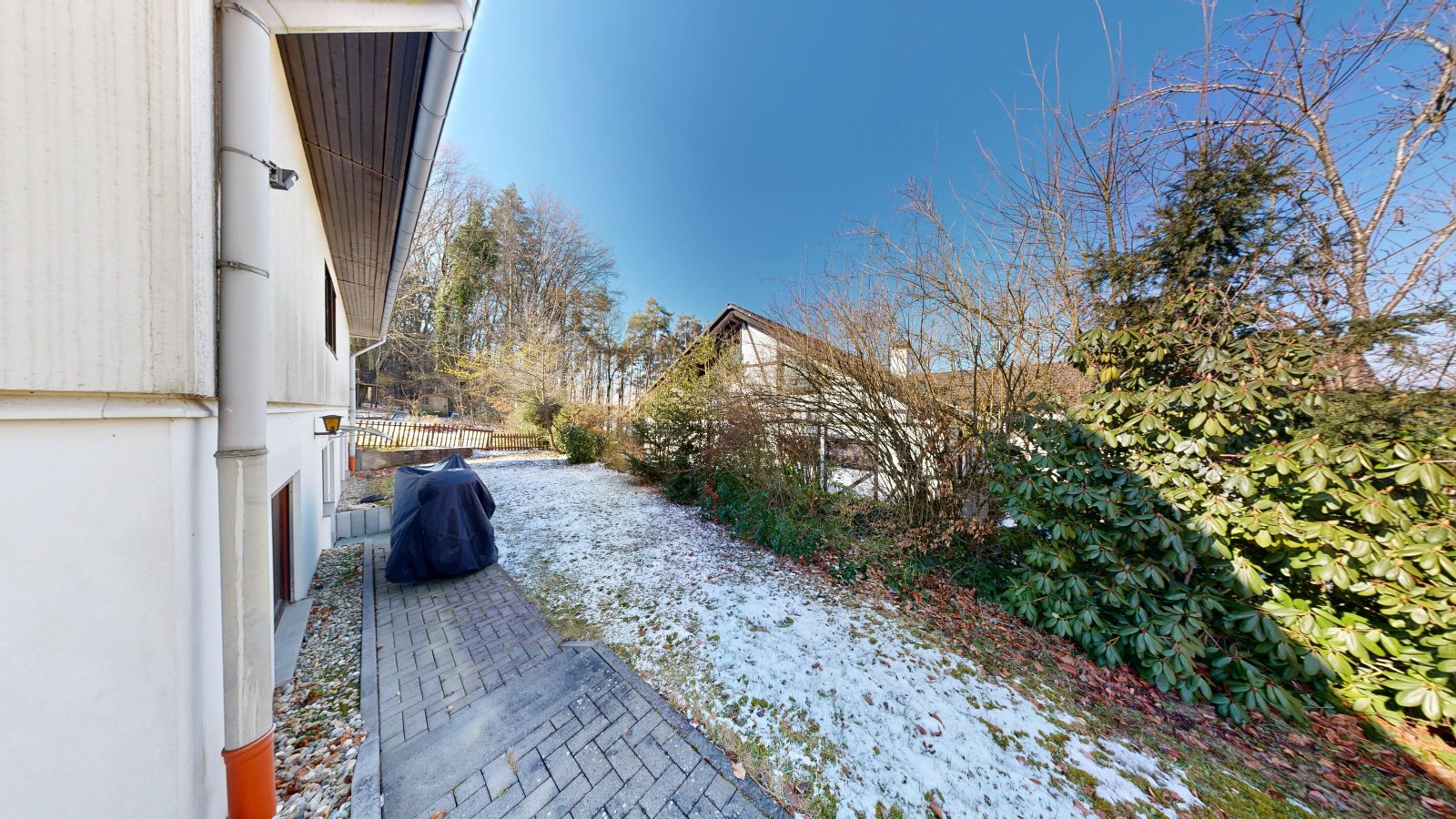 *VERKAUFT* | Erbpacht am Waldrand | Einfamilienhaus mit Einliegerwohnung, Garten & Garage