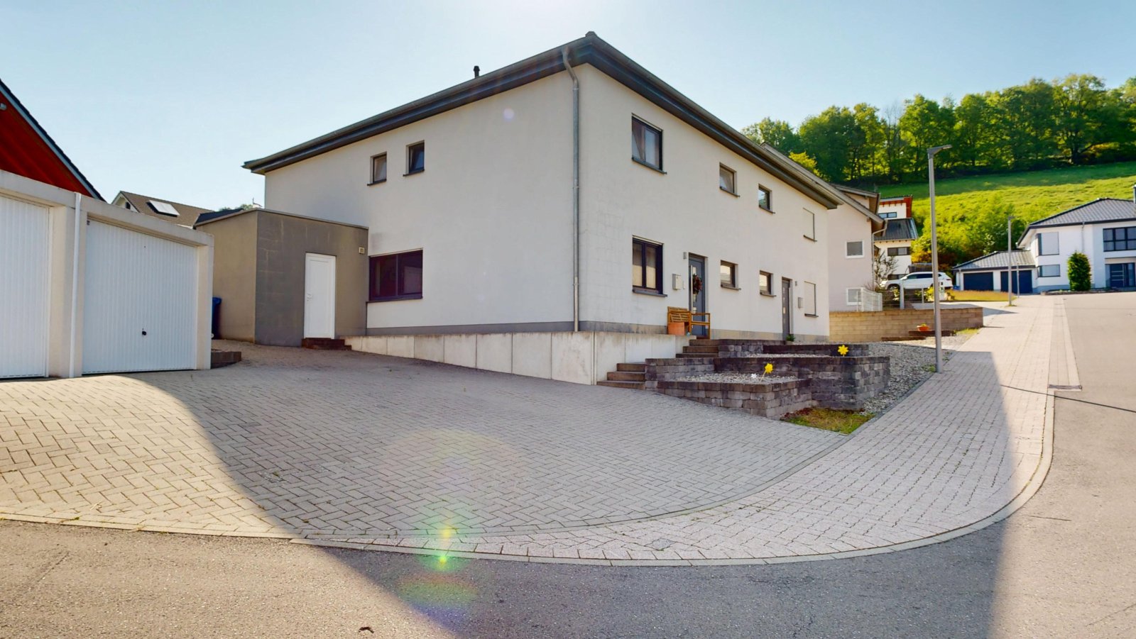 Paketpreis: Zwei Doppelhaushälften mit Garagen & Garten in grüner Ortsrandlage