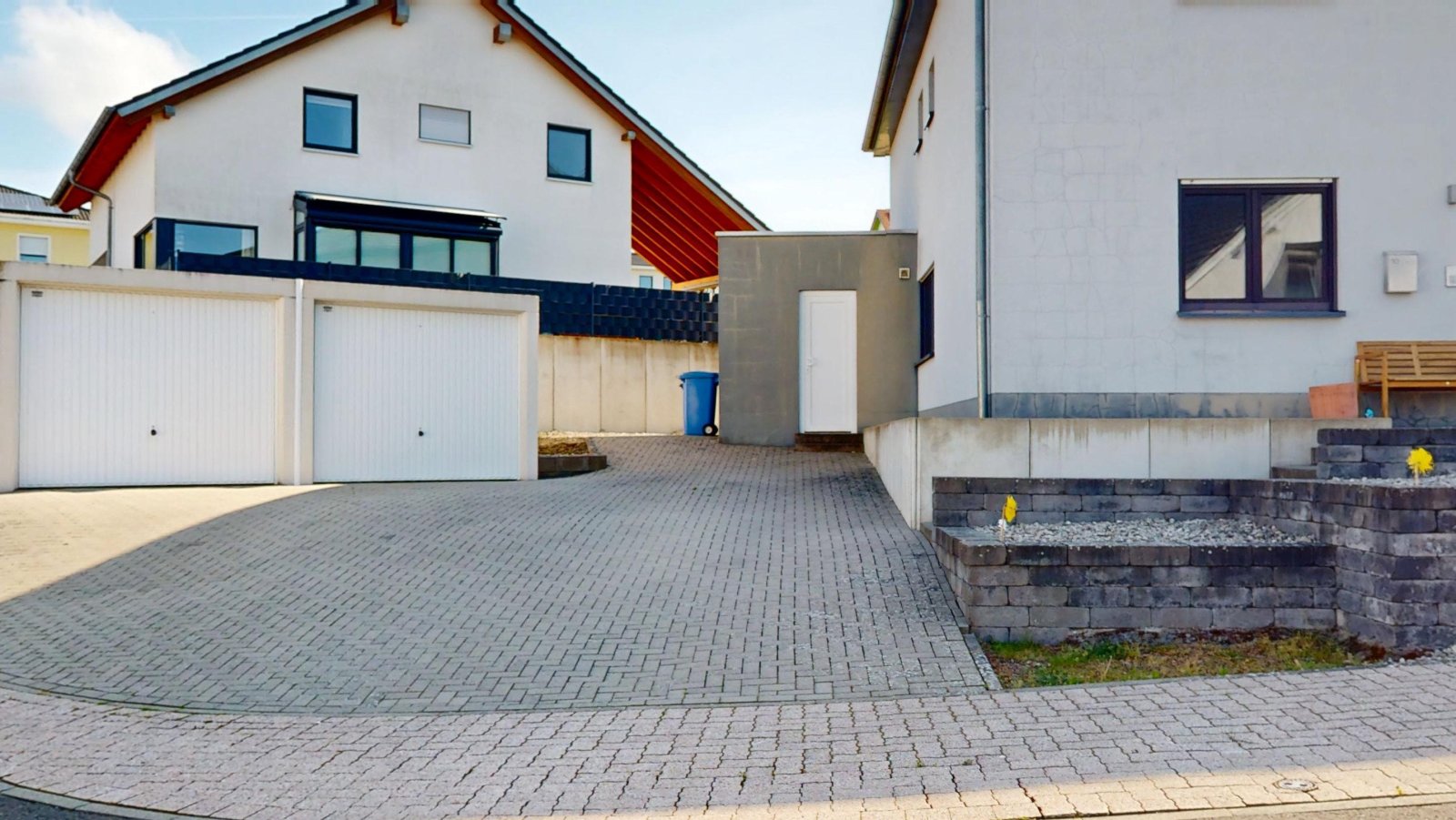 Paketpreis: Zwei Doppelhaushälften mit Garagen & Garten in grüner Ortsrandlage