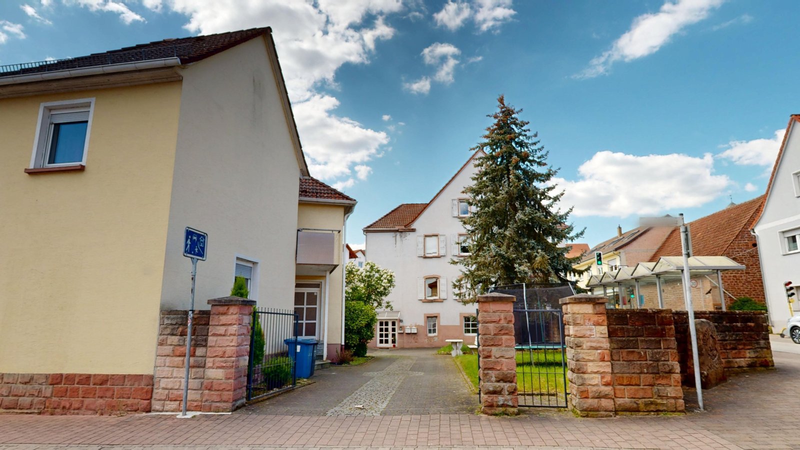 *Reserviert* |Mehrfamilienkomplex mit Gewerbefläche und 5 Wohnungen in gut frequentierter Lage