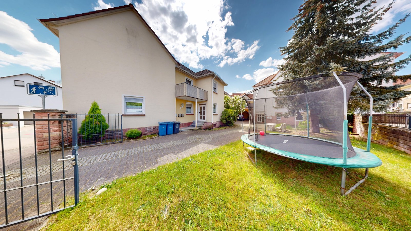 *Reserviert* |Mehrfamilienkomplex mit Gewerbefläche und 5 Wohnungen in gut frequentierter Lage