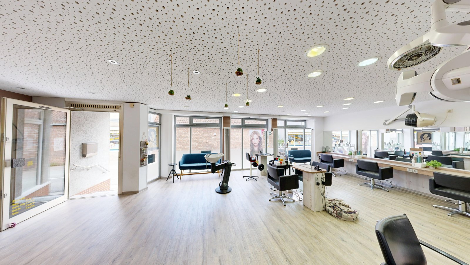 *Reserviert* |Mehrfamilienkomplex mit Gewerbefläche und 5 Wohnungen in gut frequentierter Lage