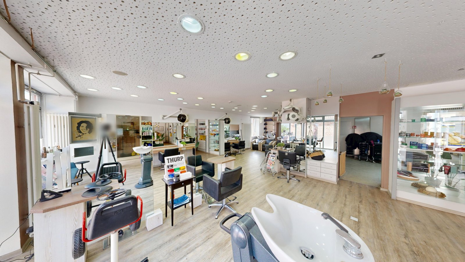 *Reserviert* |Mehrfamilienkomplex mit Gewerbefläche und 5 Wohnungen in gut frequentierter Lage