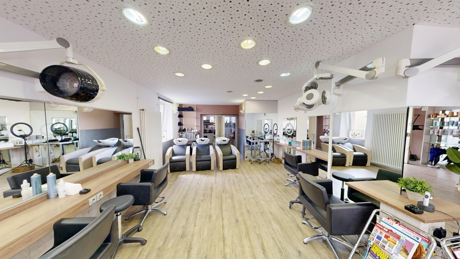 *Reserviert* |Mehrfamilienkomplex mit Gewerbefläche und 5 Wohnungen in gut frequentierter Lage