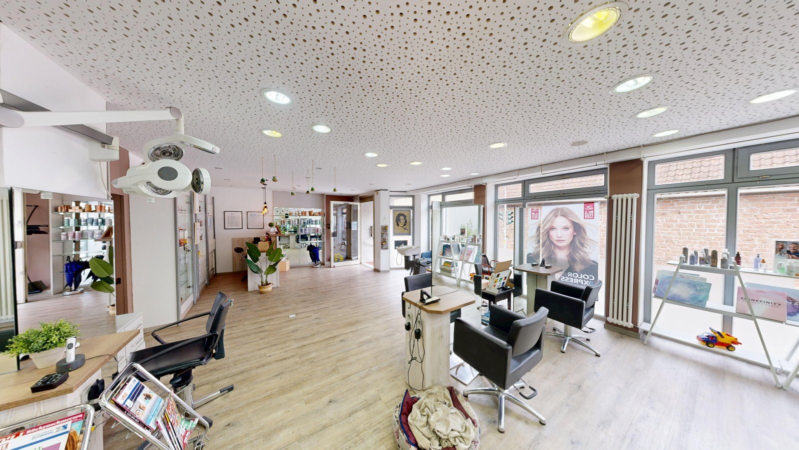 *Reserviert* |Mehrfamilienkomplex mit Gewerbefläche und 5 Wohnungen in gut frequentierter Lage