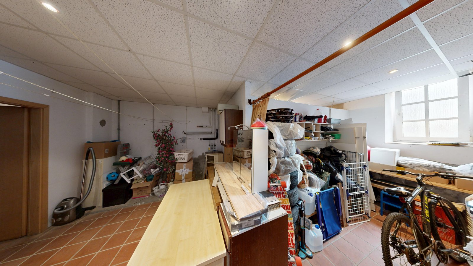 *Reserviert* |Mehrfamilienkomplex mit Gewerbefläche und 5 Wohnungen in gut frequentierter Lage