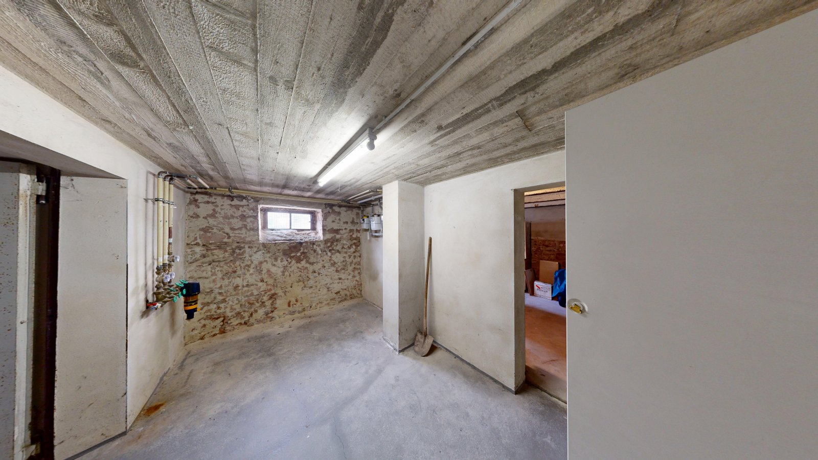 *Reserviert* |Mehrfamilienkomplex mit Gewerbefläche und 5 Wohnungen in gut frequentierter Lage