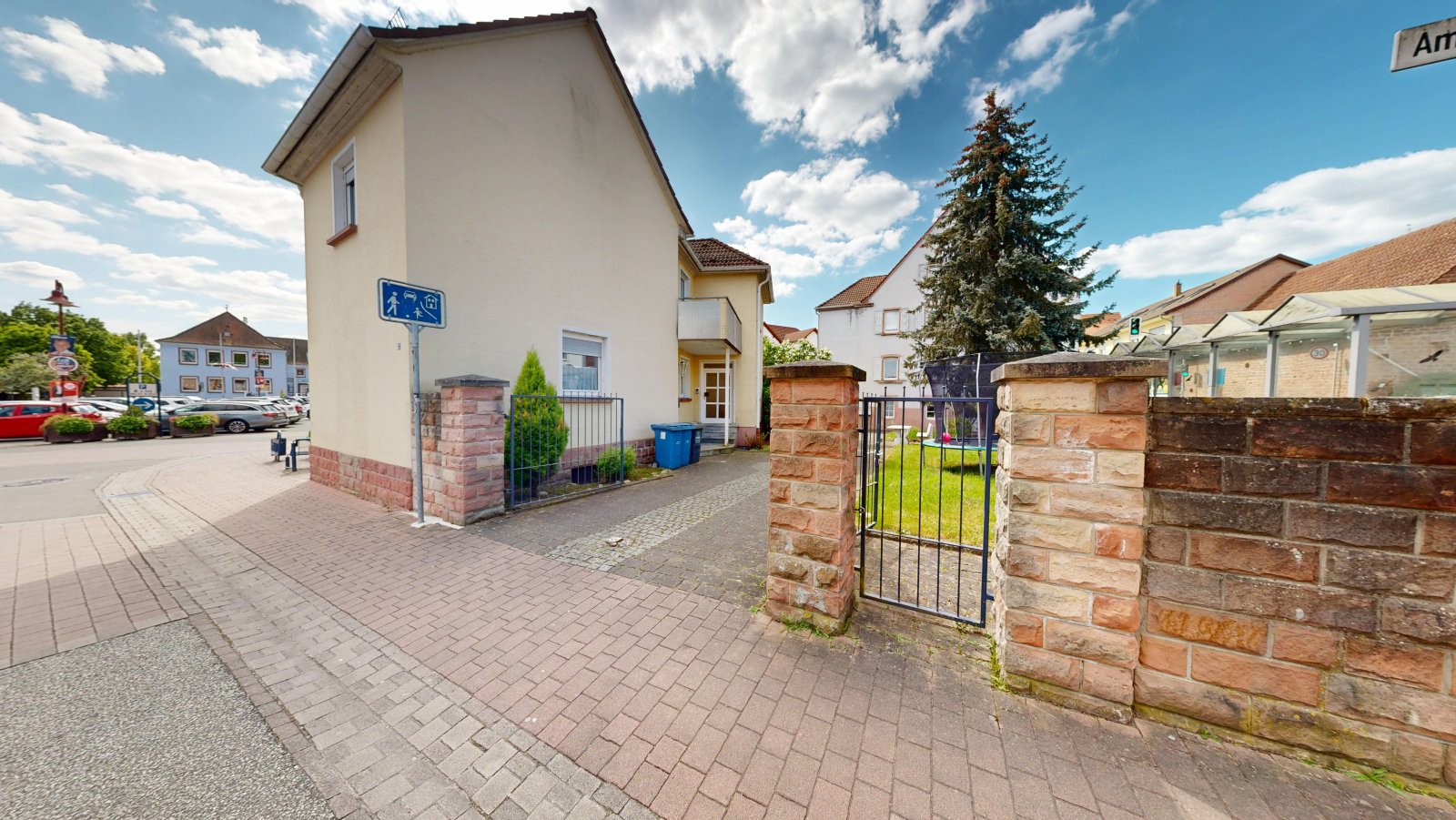 *Reserviert* |Mehrfamilienkomplex mit Gewerbefläche und 5 Wohnungen in gut frequentierter Lage