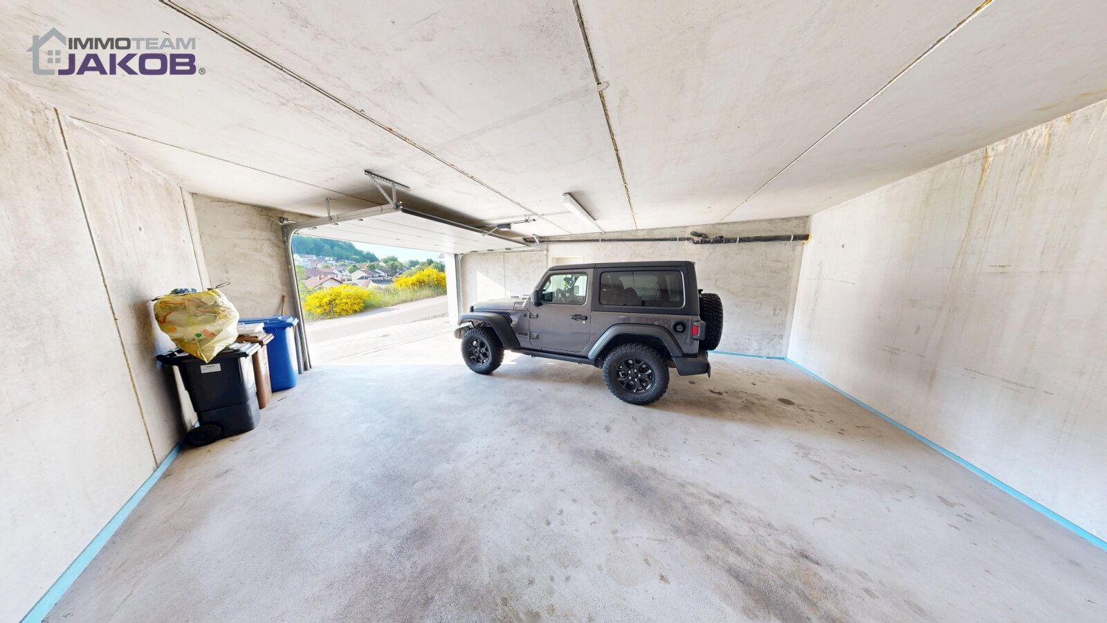 Neuwertiges Einfamilienhaus in grüner Ortsrandlage mit Garten, Dach-Terrasse und Garage