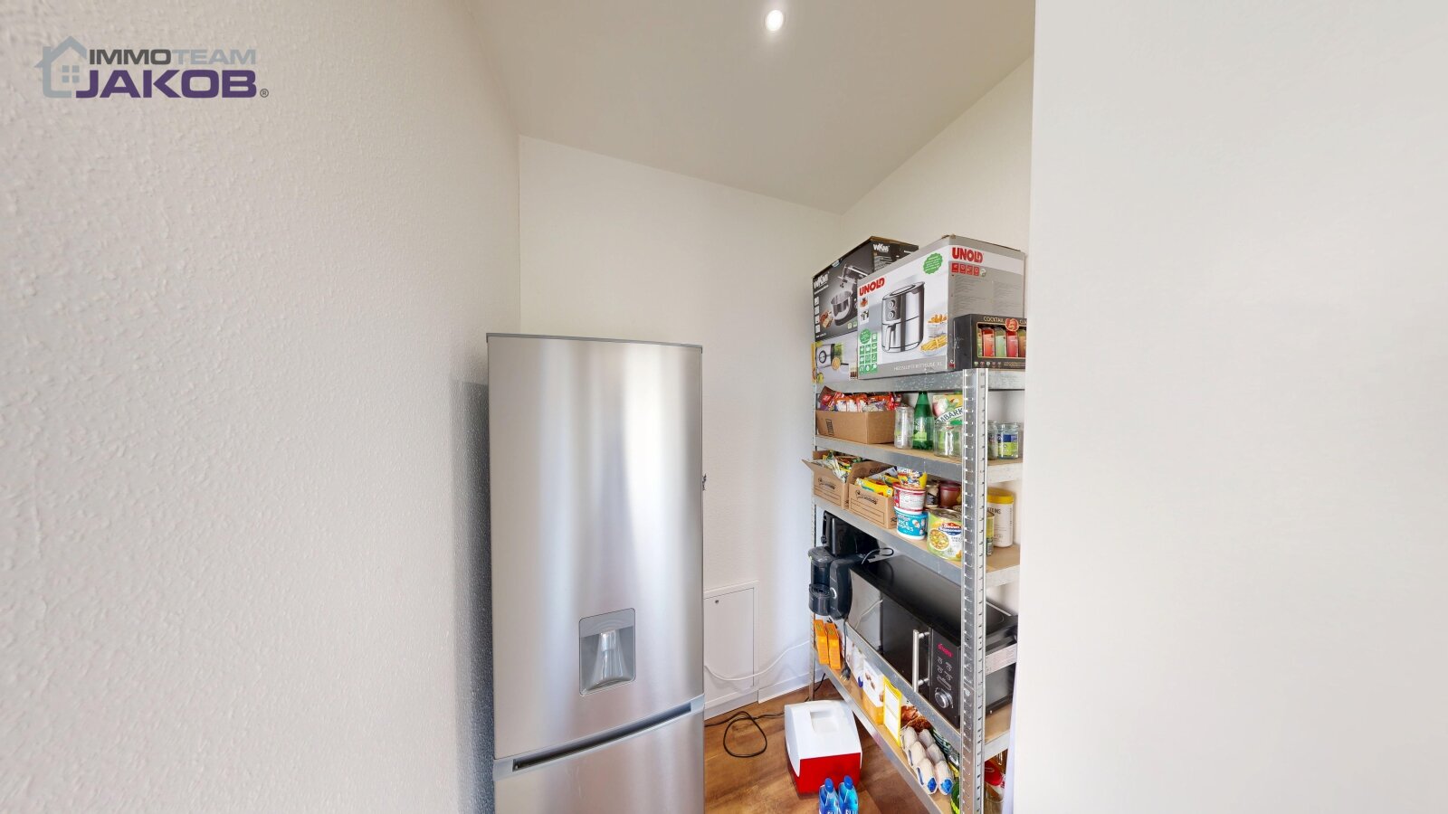 Neuwertiges Einfamilienhaus in grüner Ortsrandlage mit Garten, Dach-Terrasse und Garage