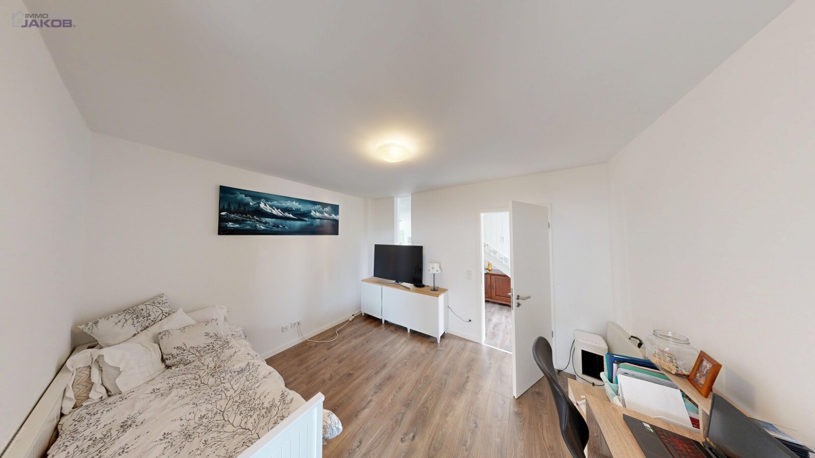 Neuwertiges Einfamilienhaus mit Garten & Carport in Feldrandlage