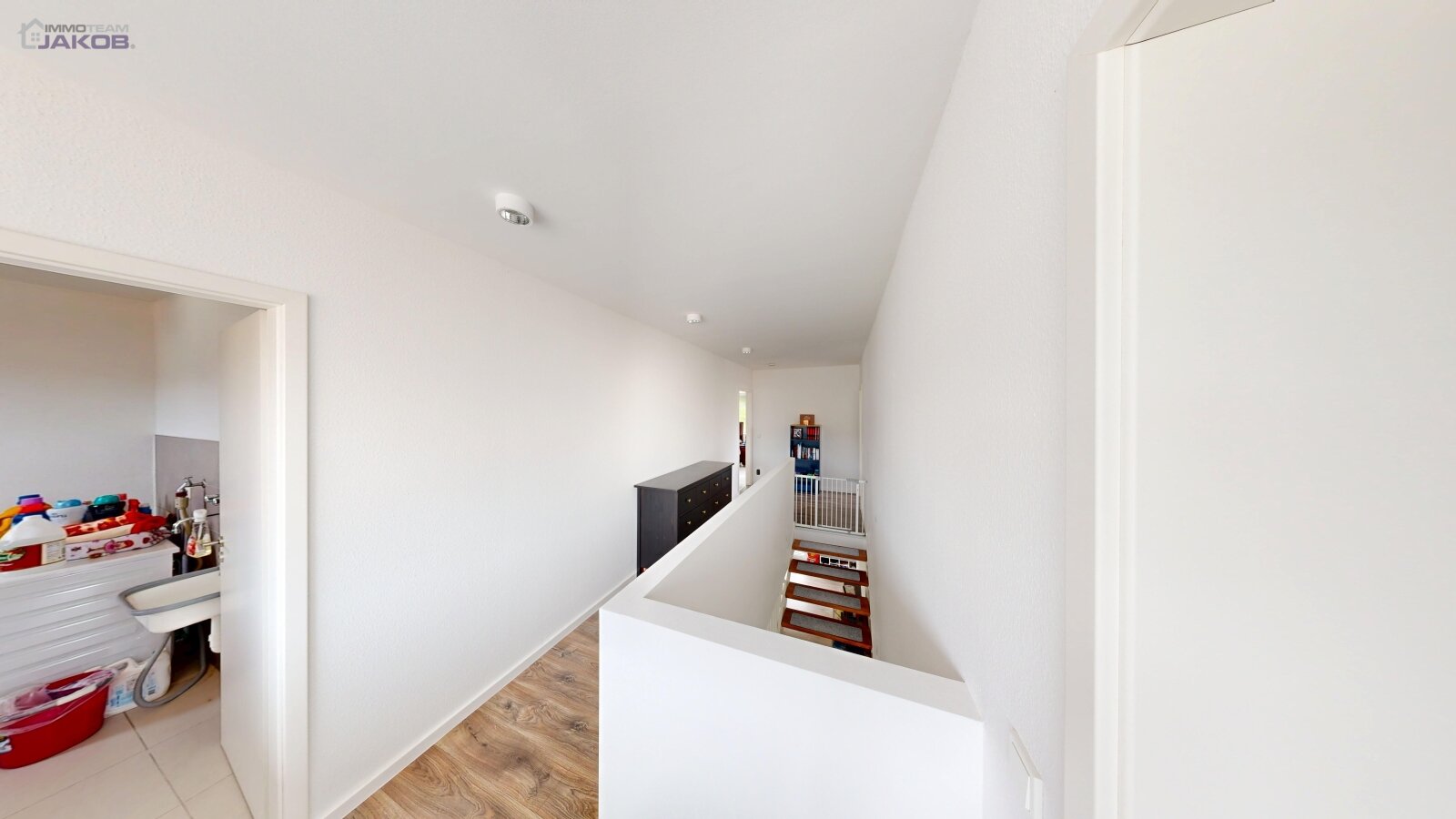 Neuwertiges Einfamilienhaus mit Garten & Carport in Feldrandlage