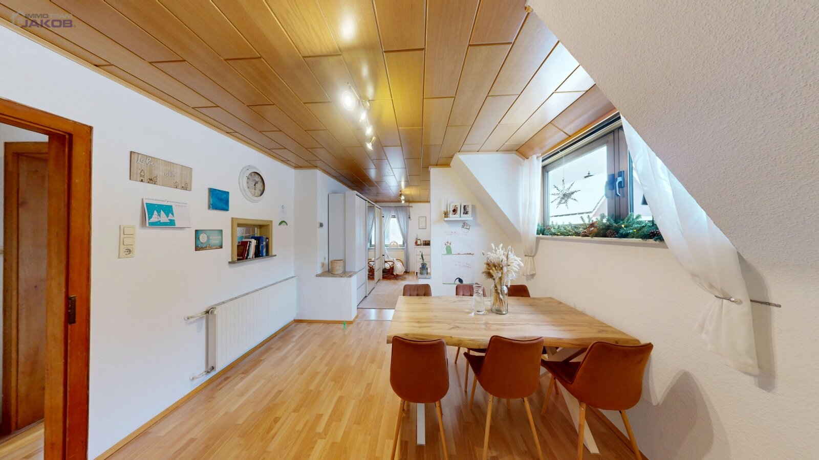 *VERKAUFT* | Freistehendes Zweifamilienhaus mit Garten & Garagen in familienfreundlicher Wohnlage