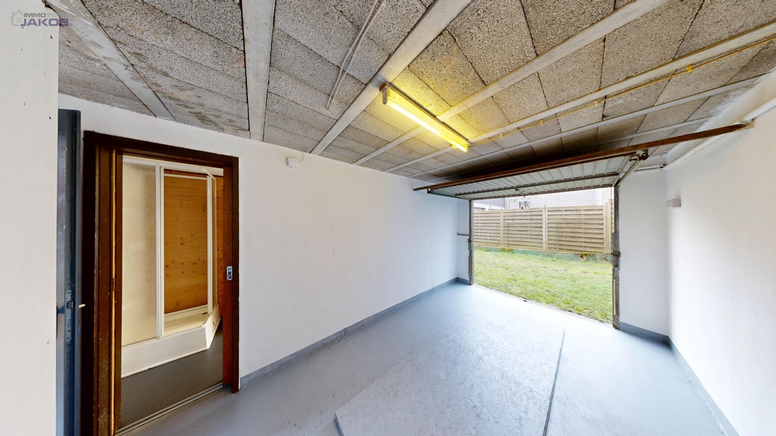 *VERKAUFT* | Freistehendes Zweifamilienhaus mit Garten & Garagen in familienfreundlicher Wohnlage