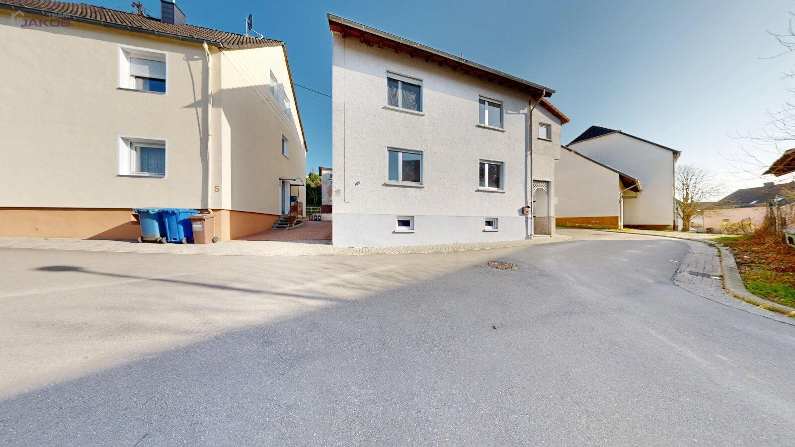 Ein-/Zweifamilienhaus mit Garage und Stellplatz in Miesenbach