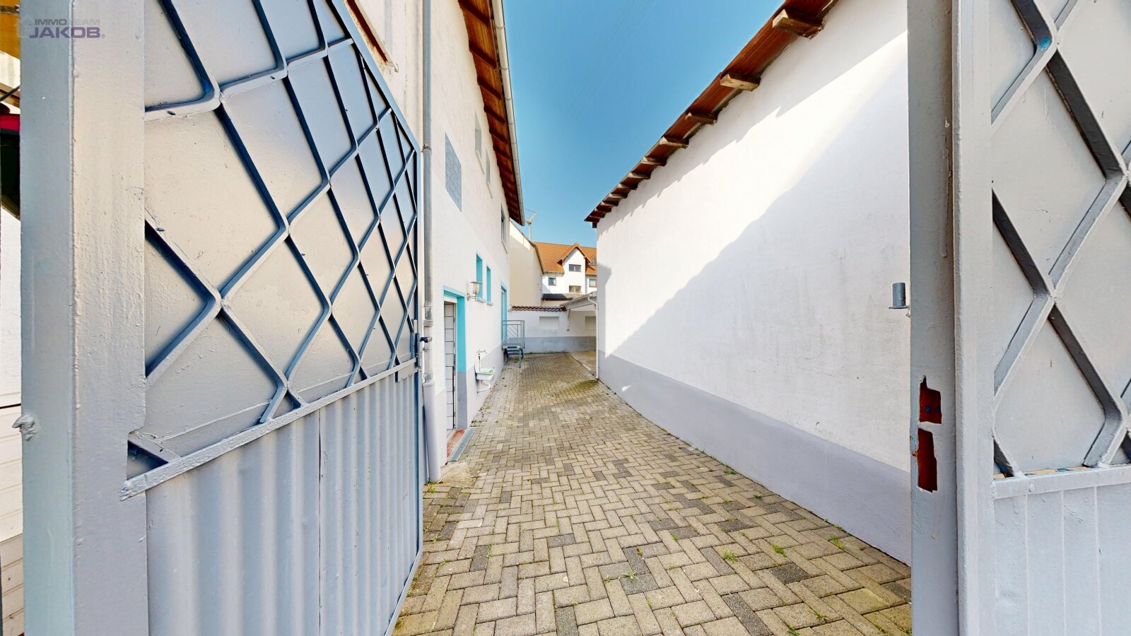 Ein-/Zweifamilienhaus mit Garage und Stellplatz in Miesenbach