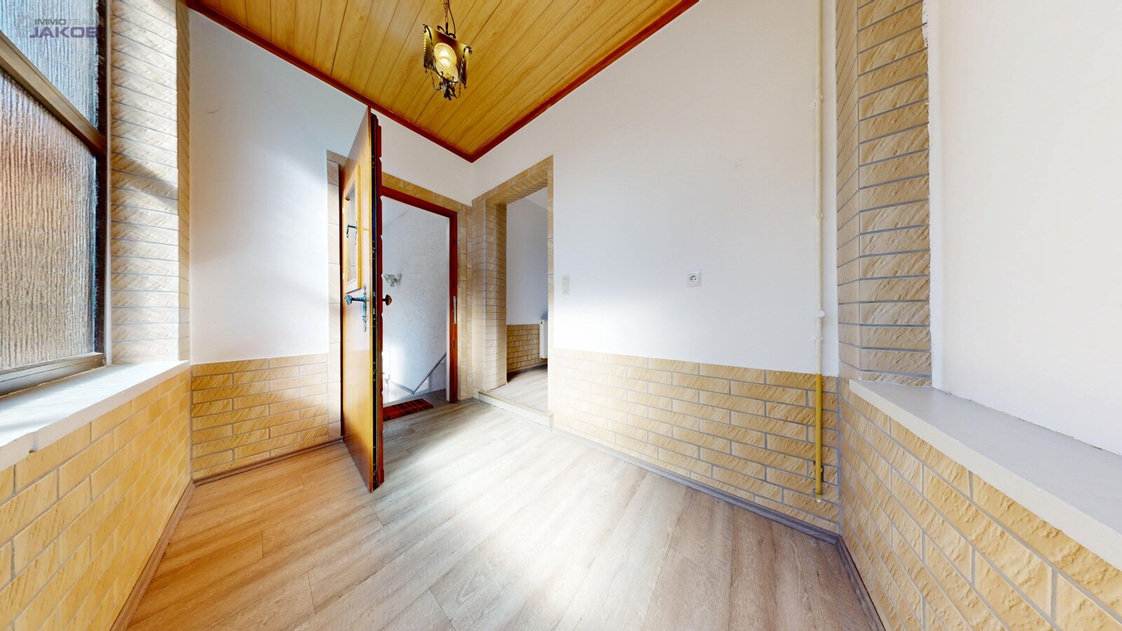 Ein-/Zweifamilienhaus mit Garage und Stellplatz in Miesenbach