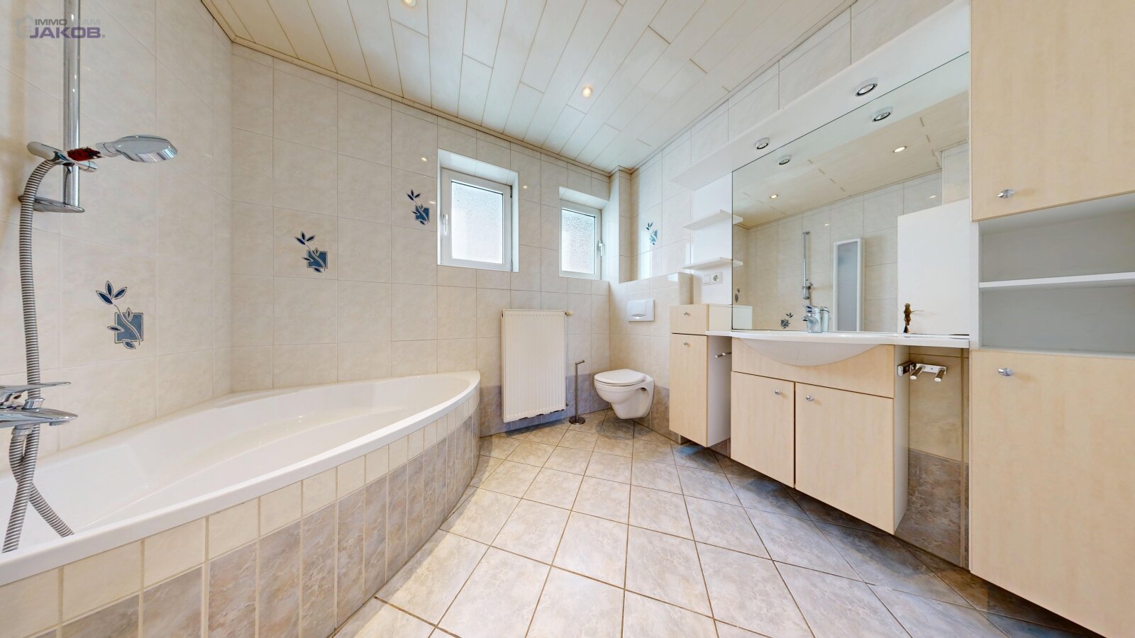 Ein-/Zweifamilienhaus mit Garage und Stellplatz in Miesenbach