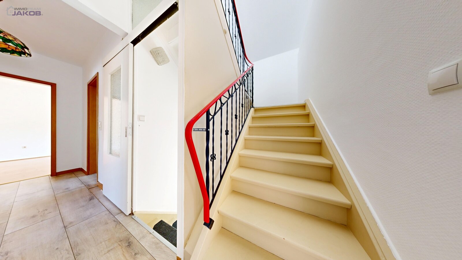 Ein-/Zweifamilienhaus mit Garage und Stellplatz in Miesenbach