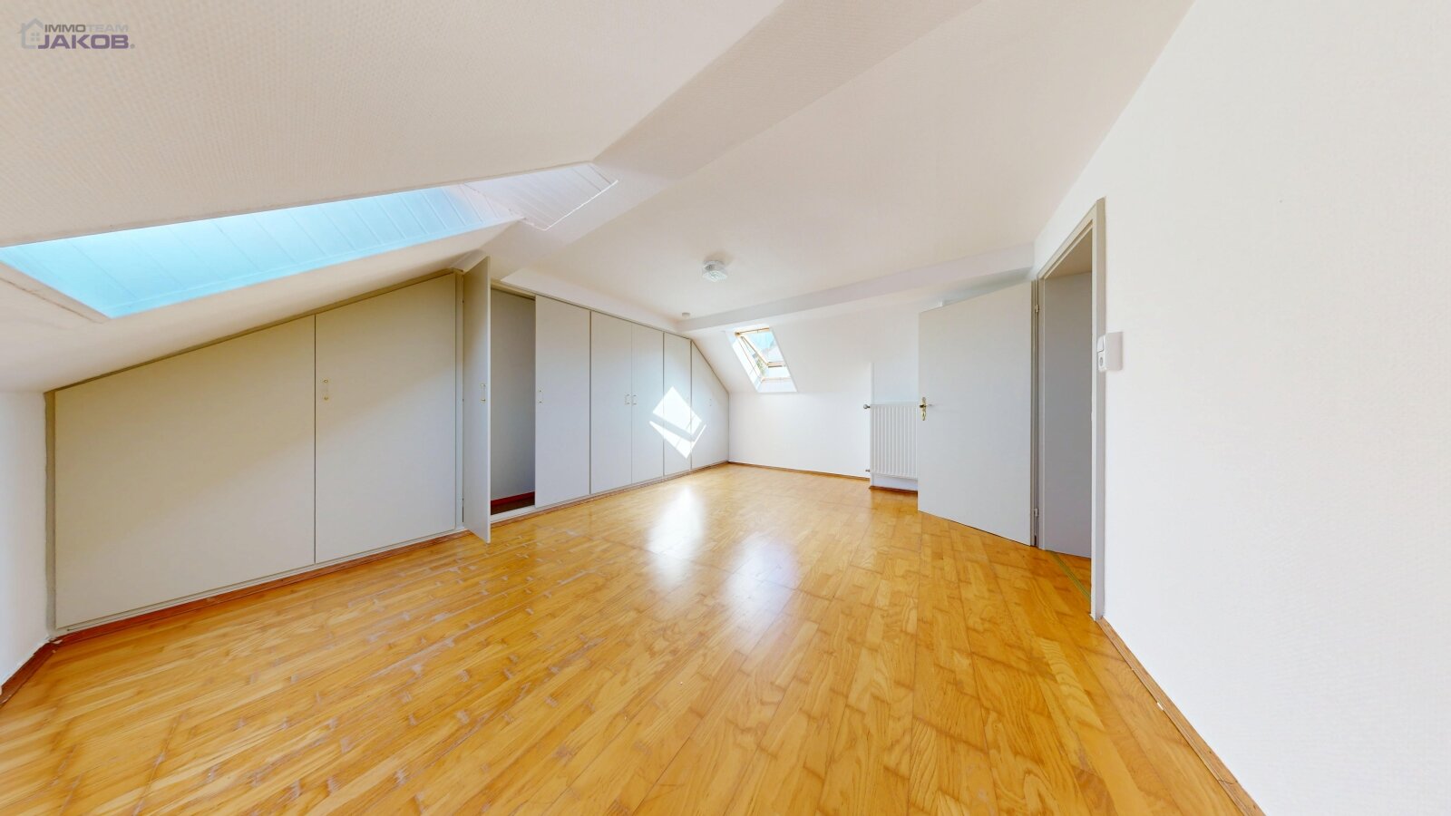 Ein-/Zweifamilienhaus mit Garage und Stellplatz in Miesenbach