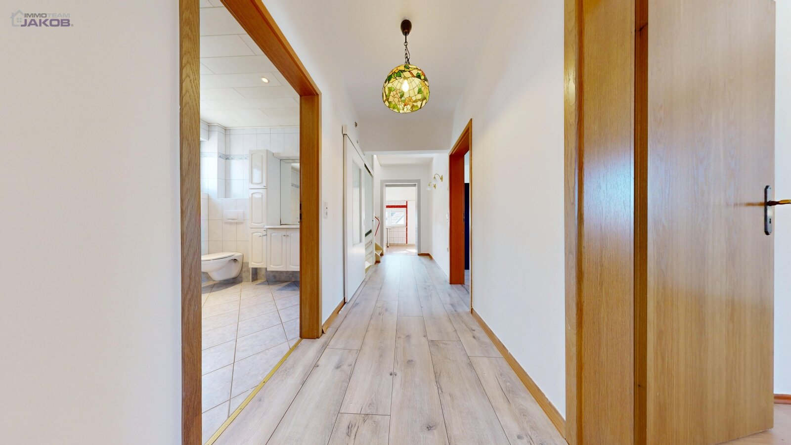 Ein-/Zweifamilienhaus mit Garage und Stellplatz in Miesenbach