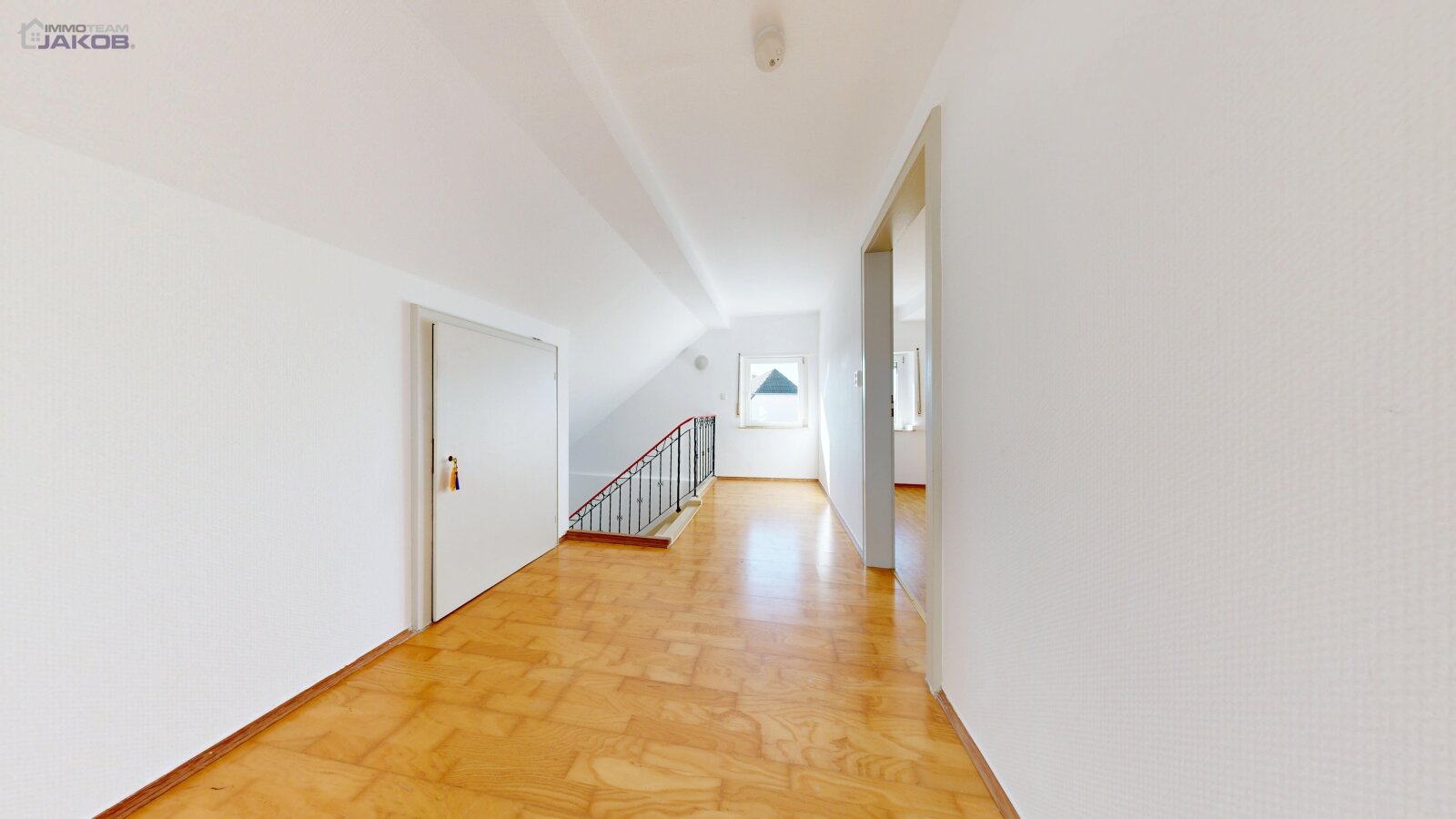 Ein-/Zweifamilienhaus mit Garage und Stellplatz in Miesenbach