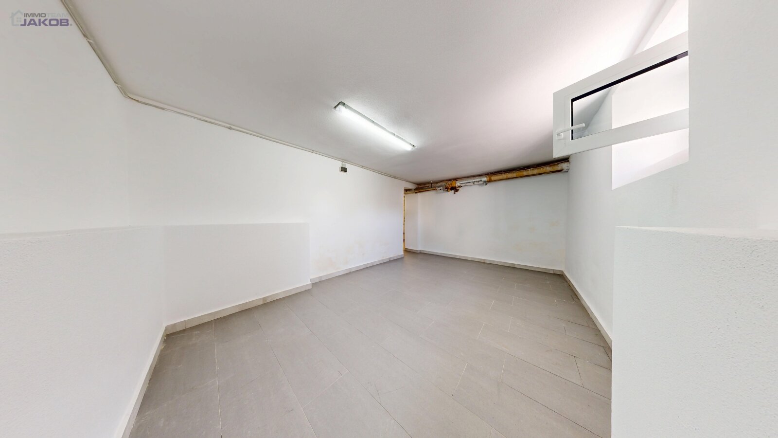 Ein-/Zweifamilienhaus mit Garage und Stellplatz in Miesenbach