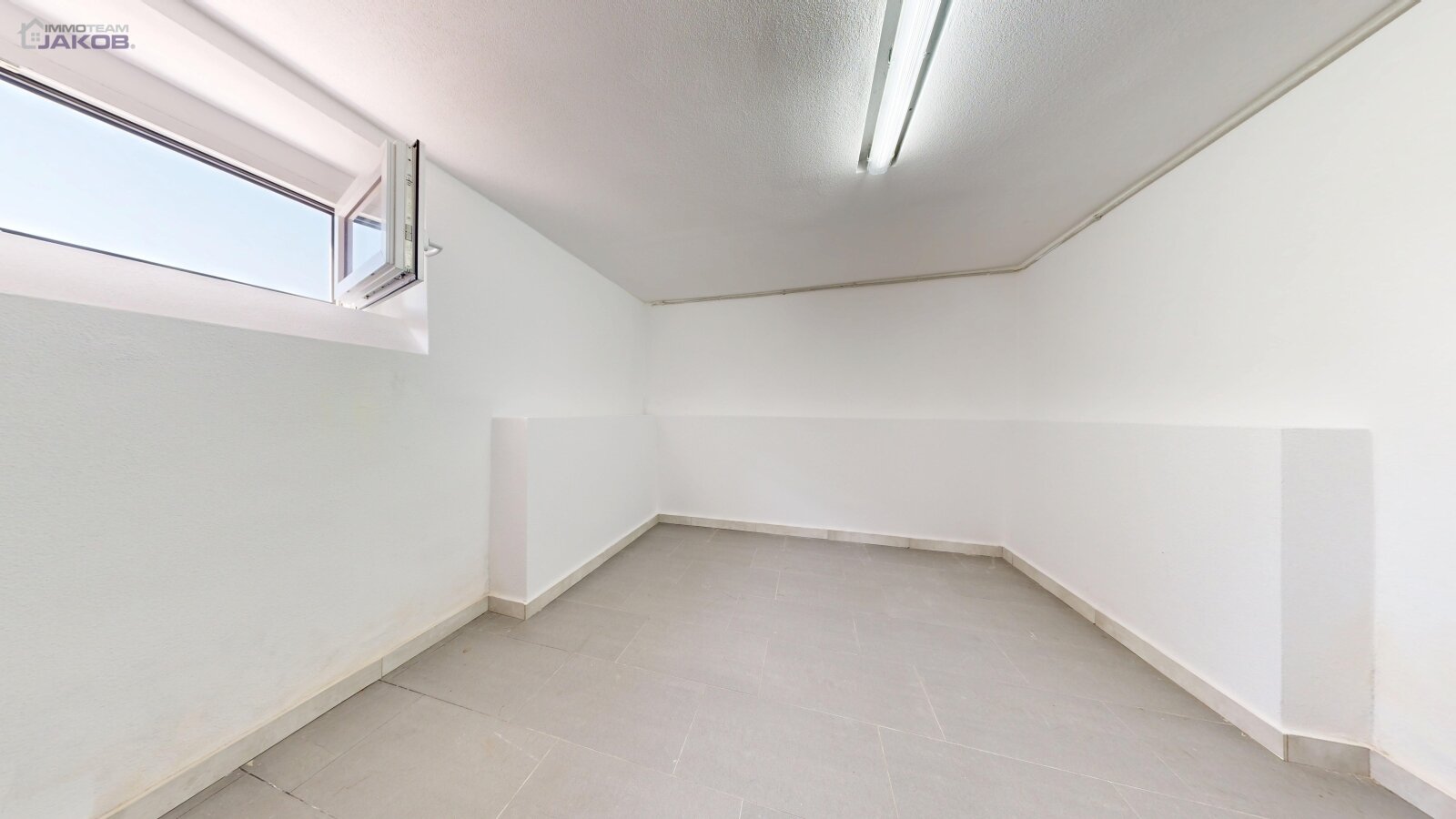 Ein-/Zweifamilienhaus mit Garage und Stellplatz in Miesenbach