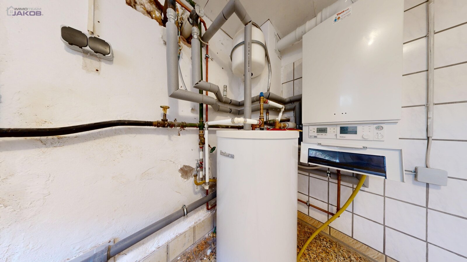 Ein-/Zweifamilienhaus mit Garage und Stellplatz in Miesenbach