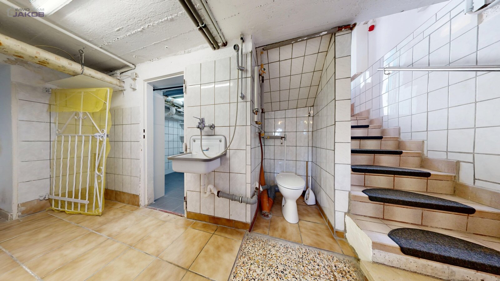 Ein-/Zweifamilienhaus mit Garage und Stellplatz in Miesenbach