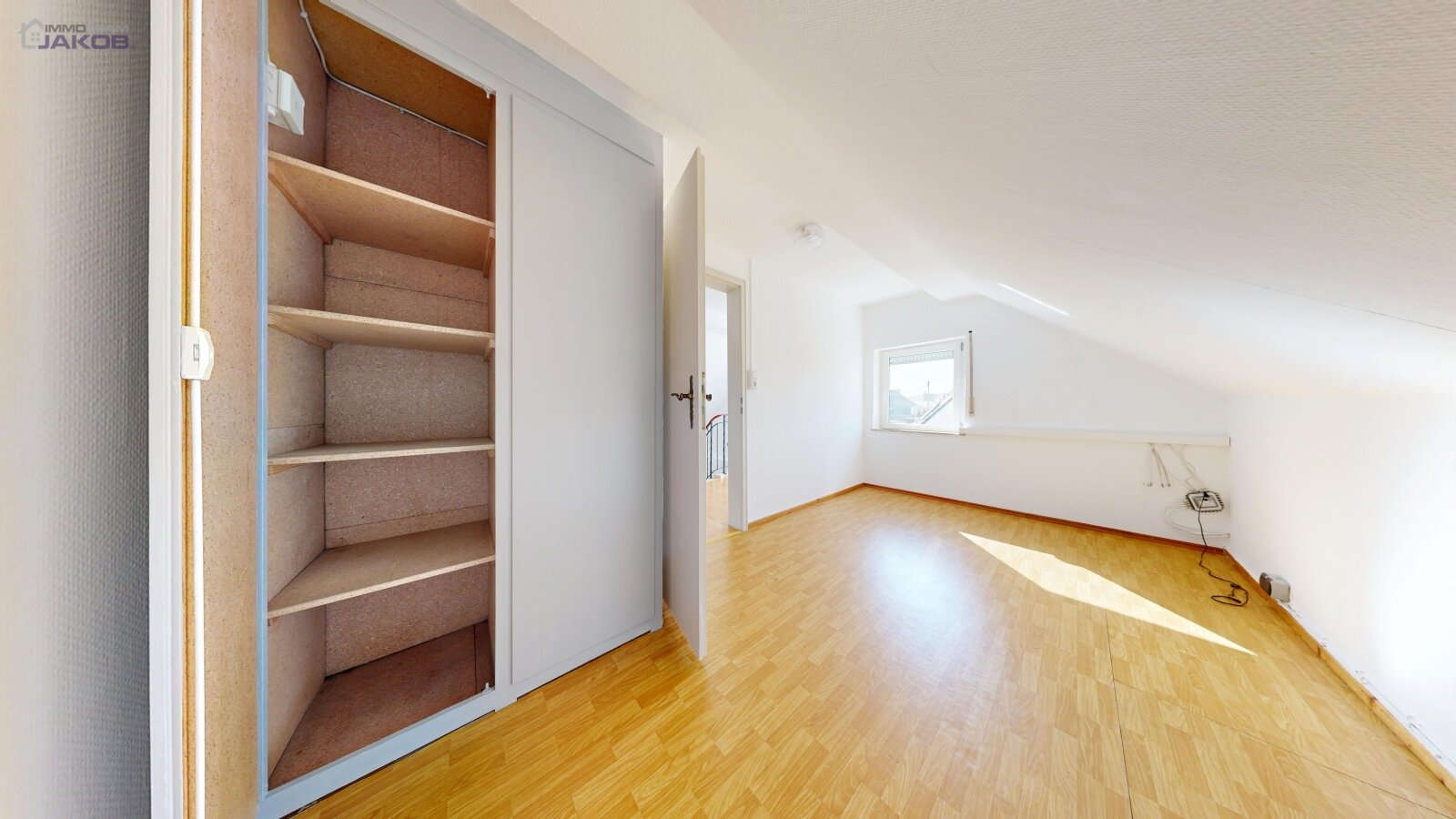 Ein-/Zweifamilienhaus mit Garage und Stellplatz in Miesenbach