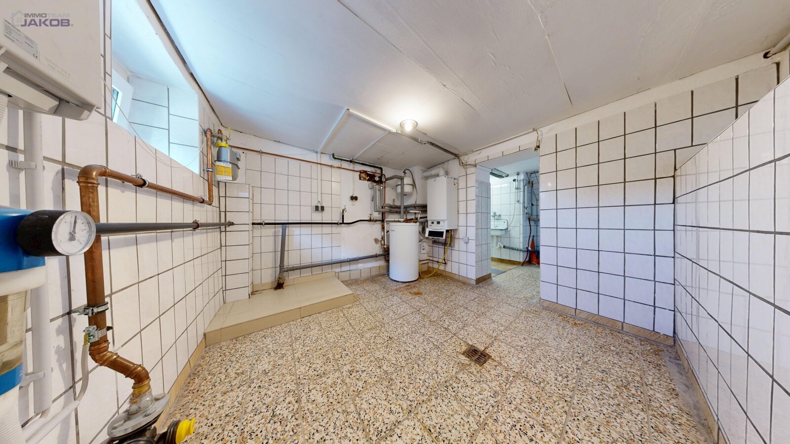 Ein-/Zweifamilienhaus mit Garage und Stellplatz in Miesenbach