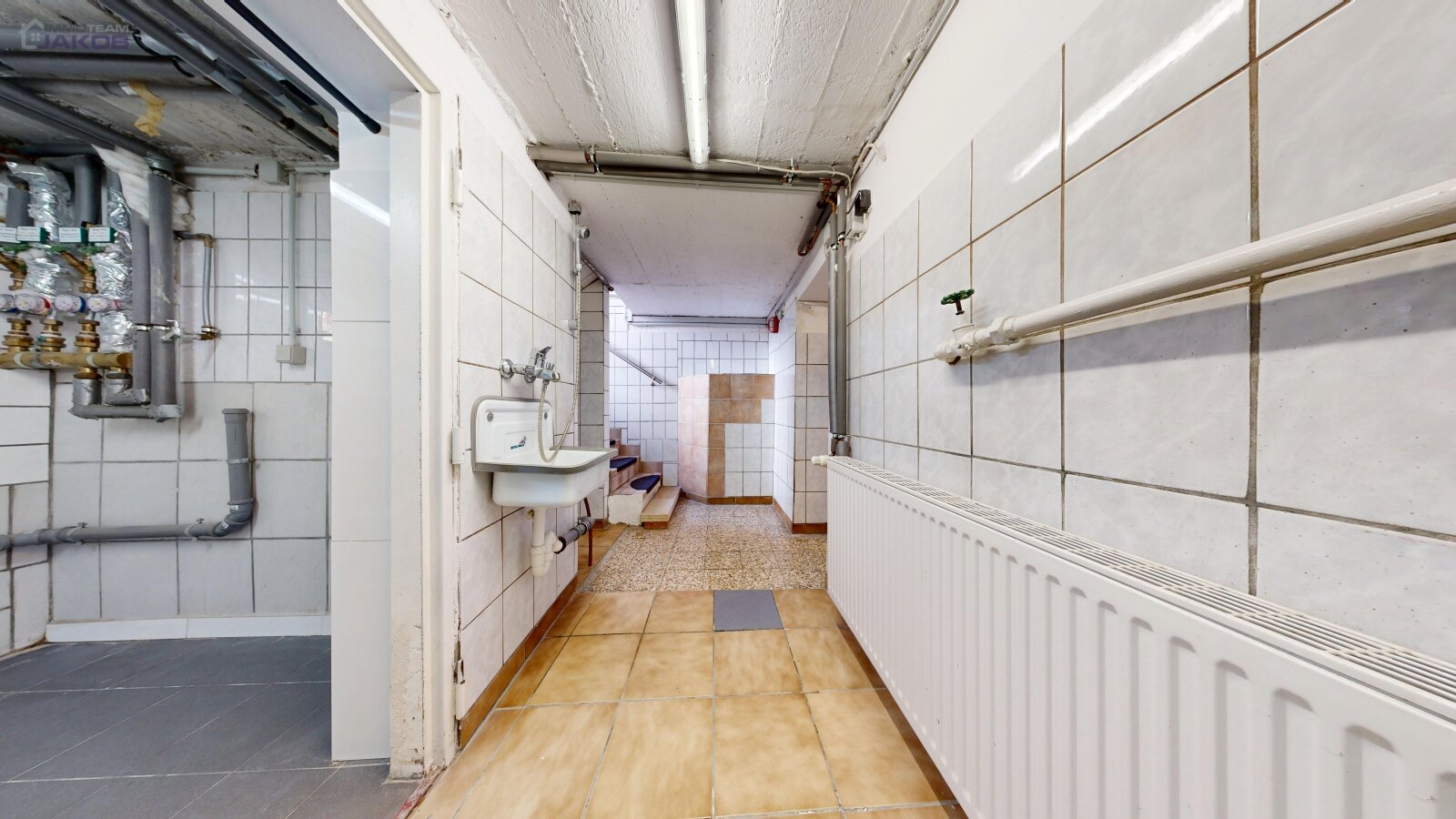 Ein-/Zweifamilienhaus mit Garage und Stellplatz in Miesenbach