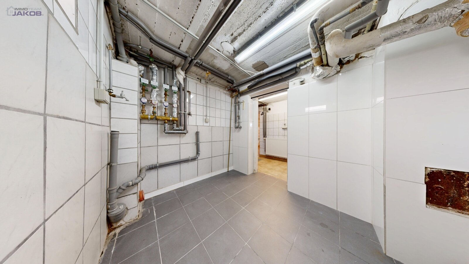 Ein-/Zweifamilienhaus mit Garage und Stellplatz in Miesenbach