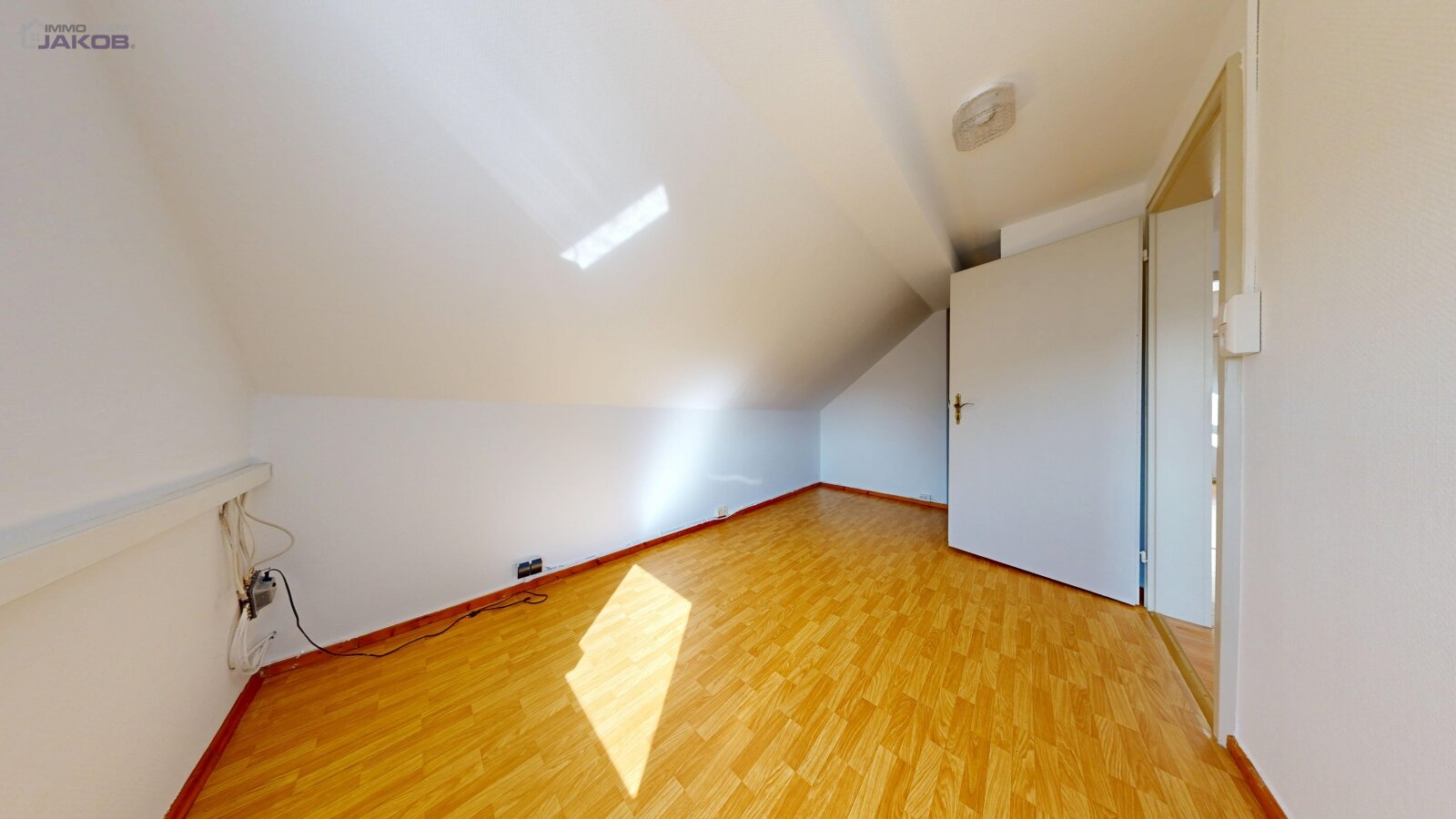 Ein-/Zweifamilienhaus mit Garage und Stellplatz in Miesenbach