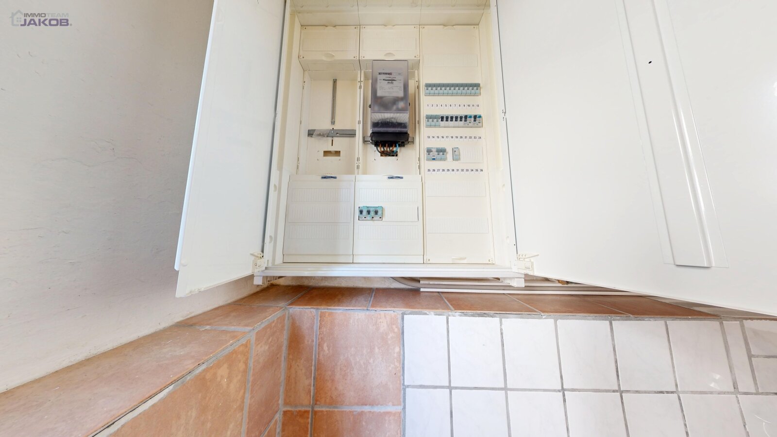 Ein-/Zweifamilienhaus mit Garage und Stellplatz in Miesenbach