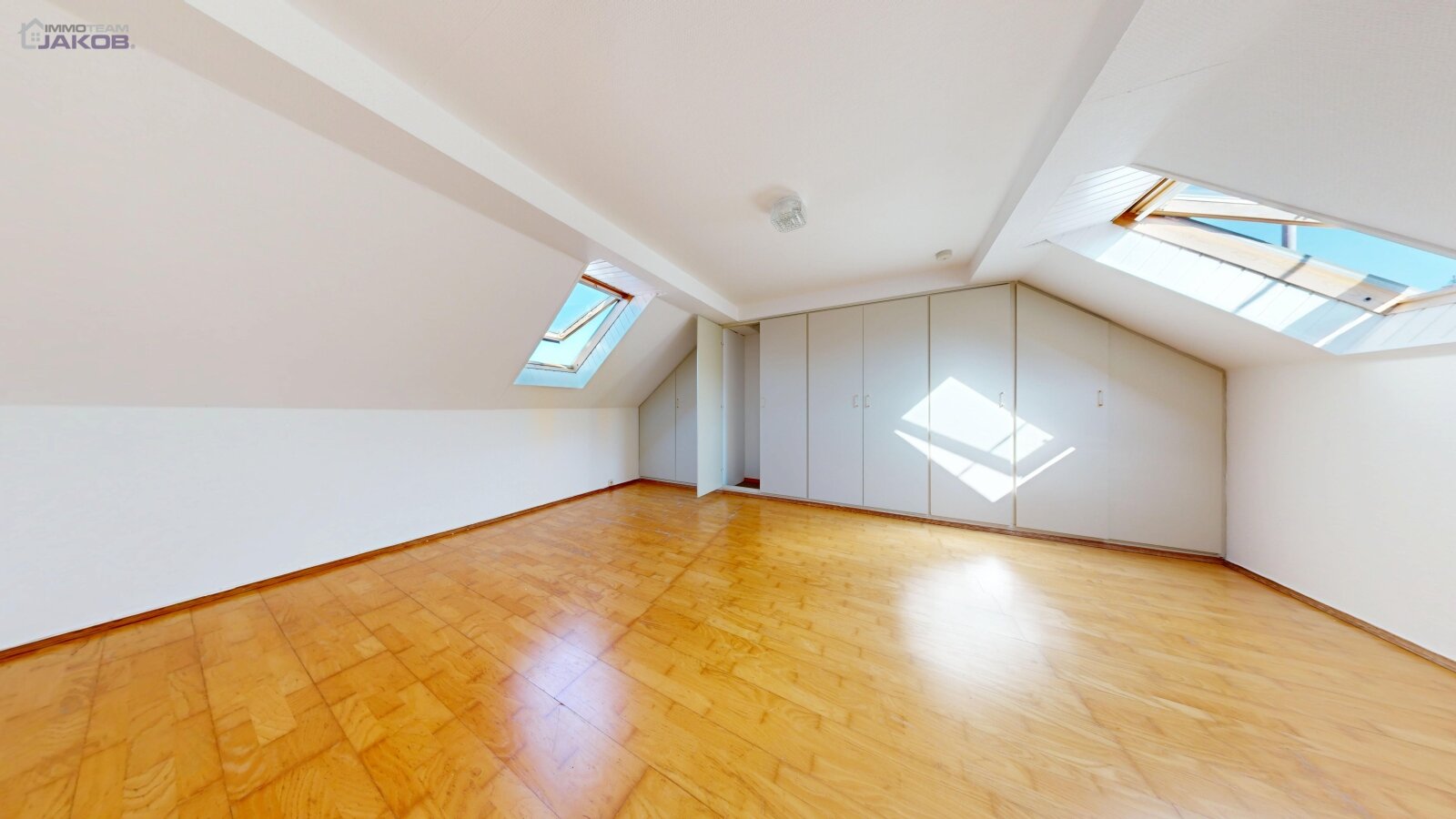 Ein-/Zweifamilienhaus mit Garage und Stellplatz in Miesenbach