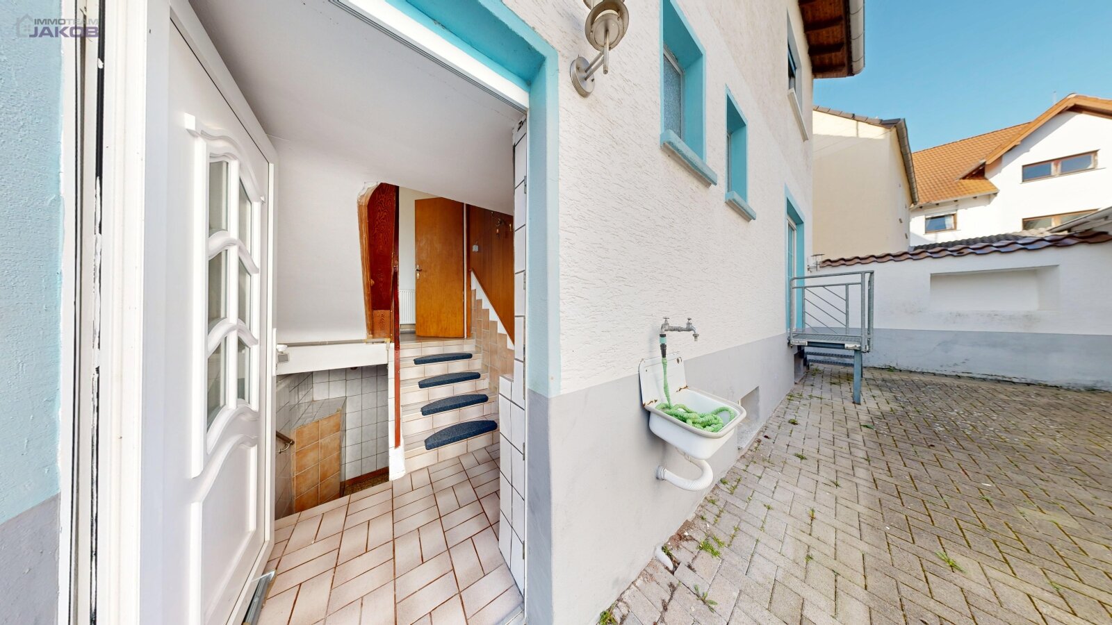 Ein-/Zweifamilienhaus mit Garage und Stellplatz in Miesenbach