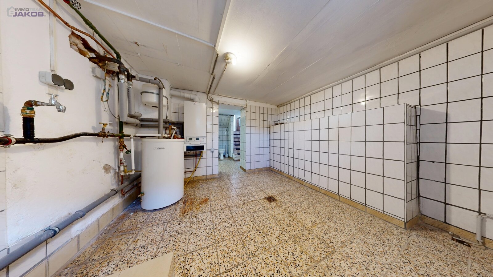 Ein-/Zweifamilienhaus mit Garage und Stellplatz in Miesenbach