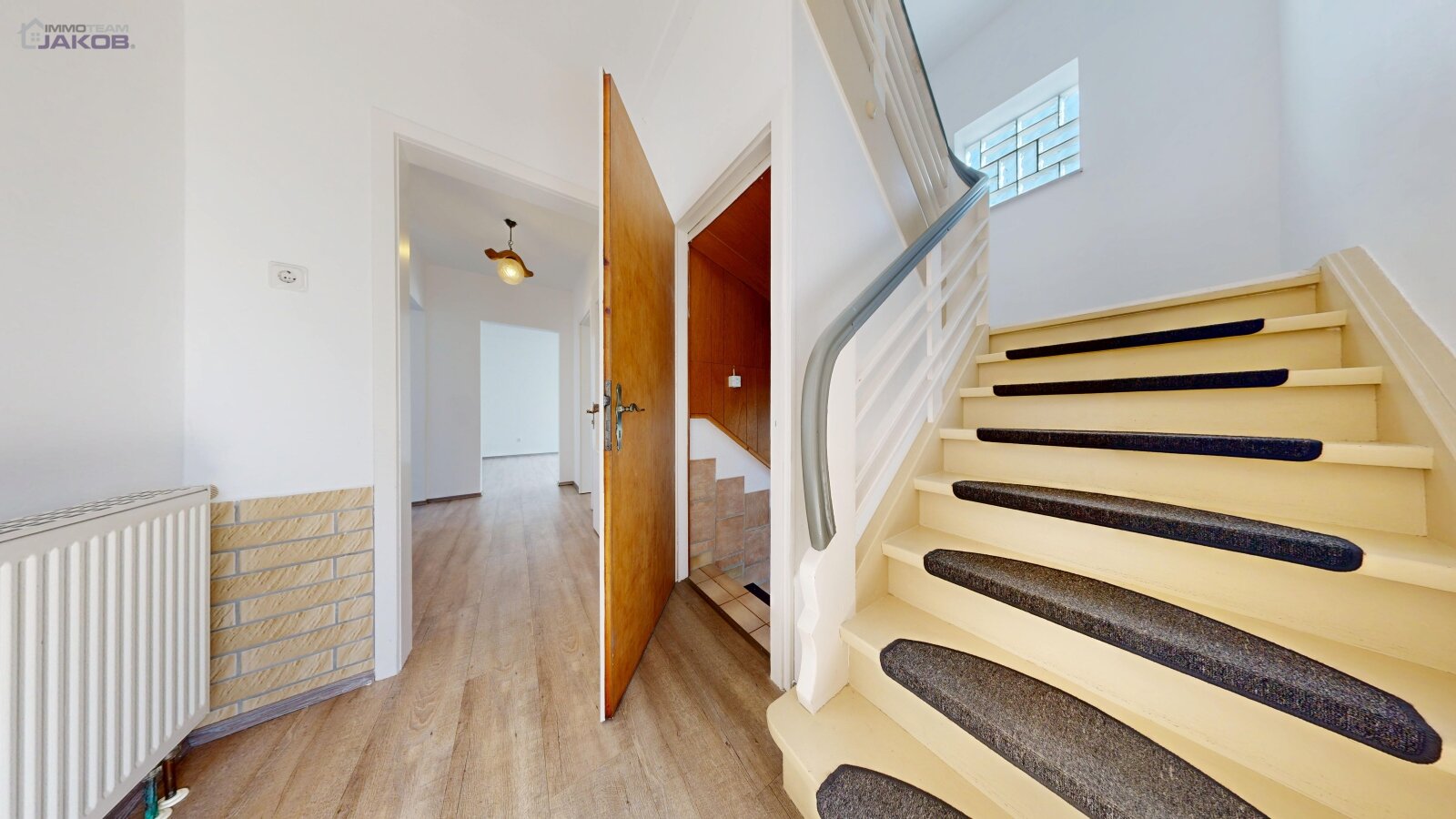 Ein-/Zweifamilienhaus mit Garage und Stellplatz in Miesenbach