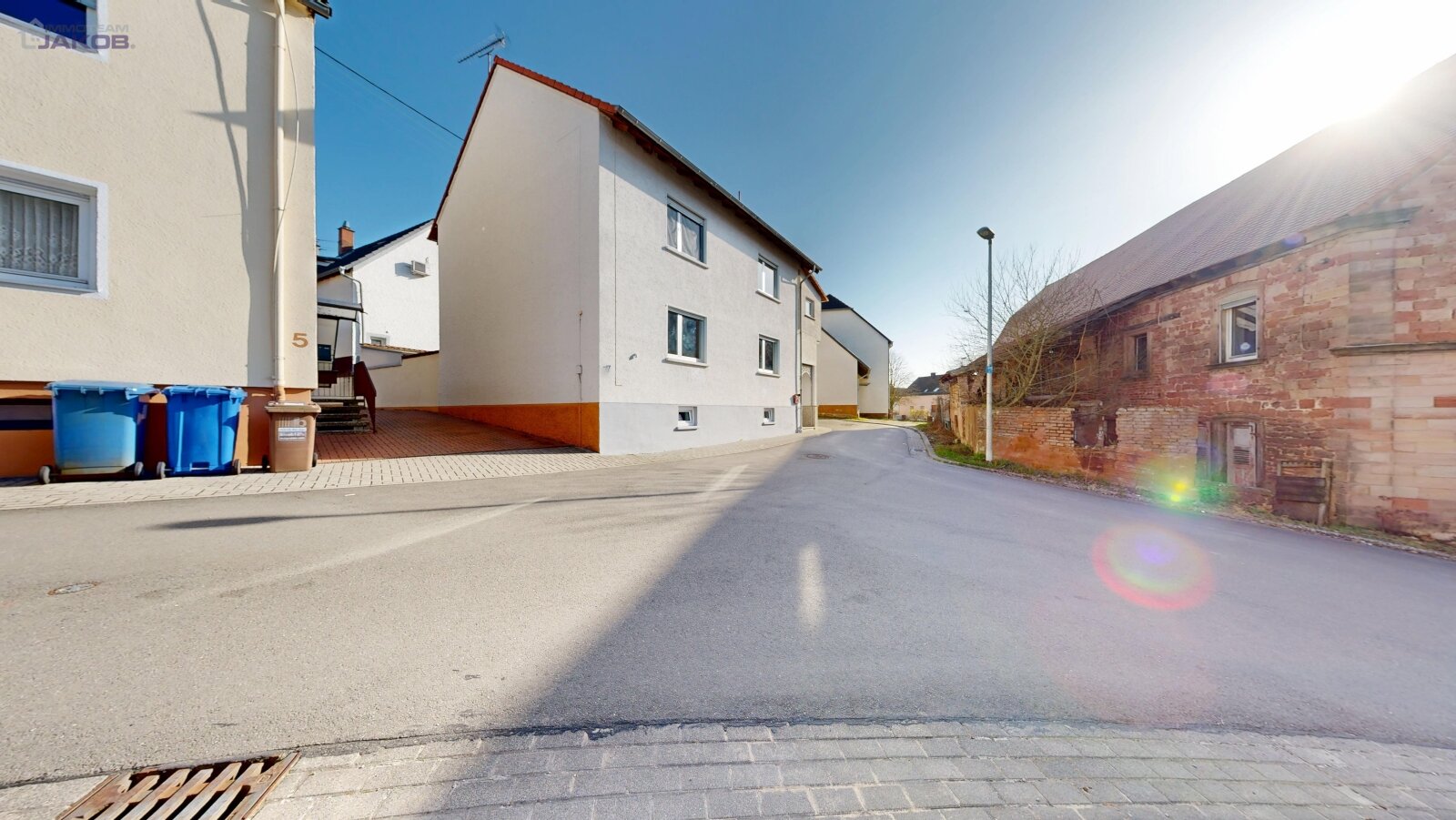 Ein-/Zweifamilienhaus mit Garage und Stellplatz in Miesenbach
