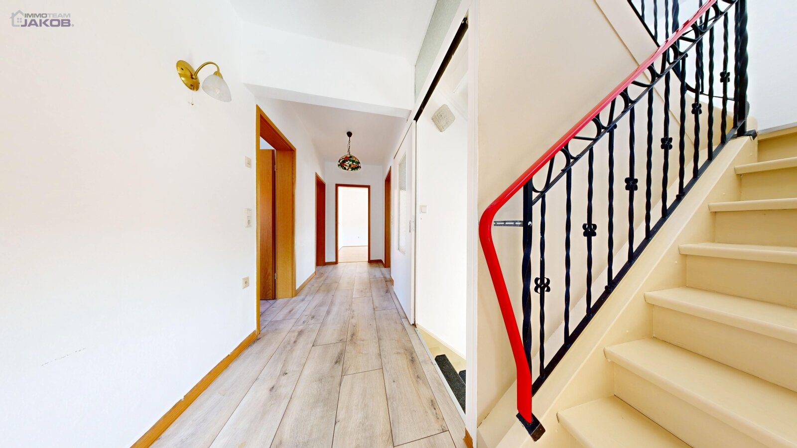 Ein-/Zweifamilienhaus mit Garage und Stellplatz in Miesenbach