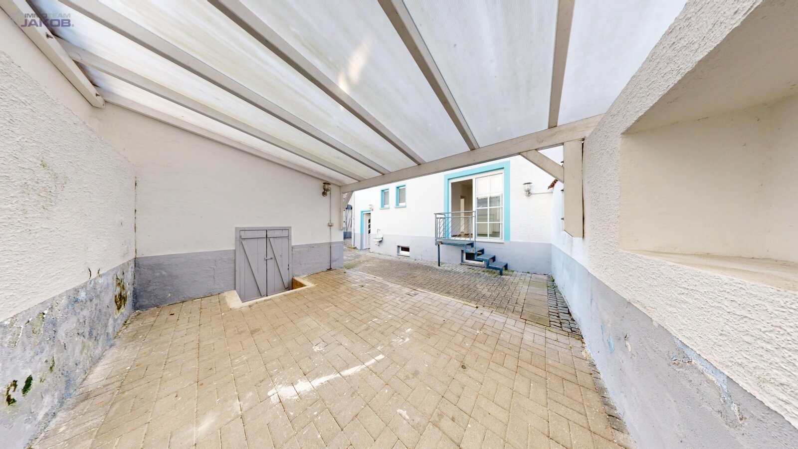 Ein-/Zweifamilienhaus mit Garage und Stellplatz in Miesenbach