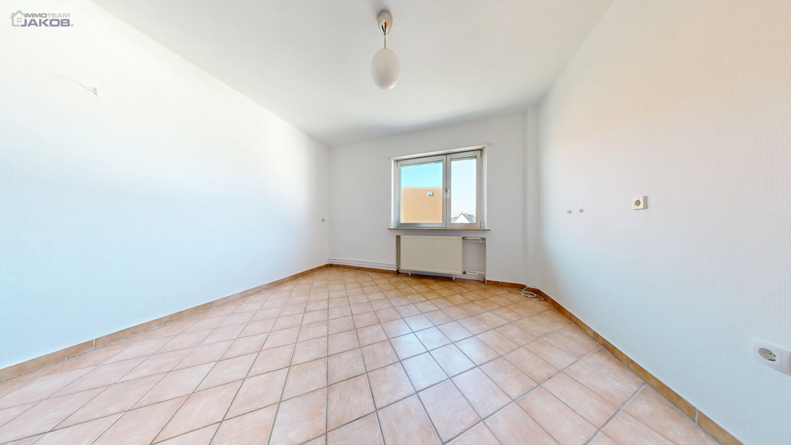 Ein-/Zweifamilienhaus mit Garage und Stellplatz in Miesenbach