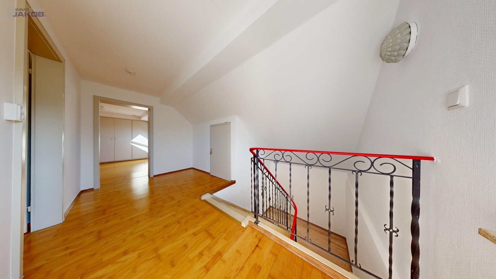 Ein-/Zweifamilienhaus mit Garage und Stellplatz in Miesenbach