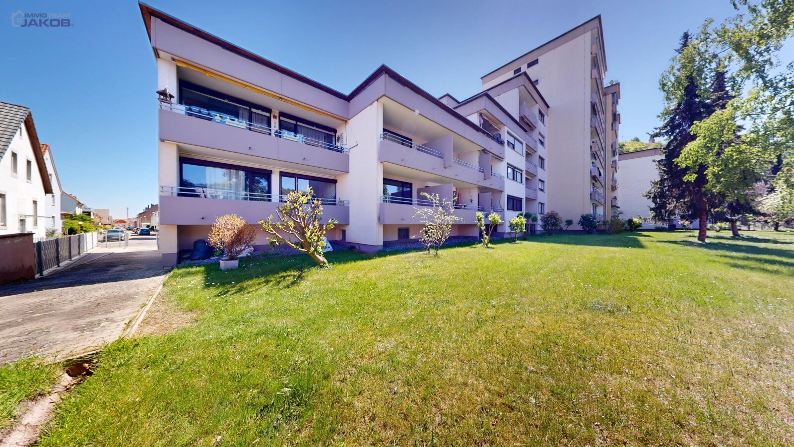 Zentrumsnahe Wohnung mit Loggia: Viel Potenzial auf 83 m² – sofort frei
