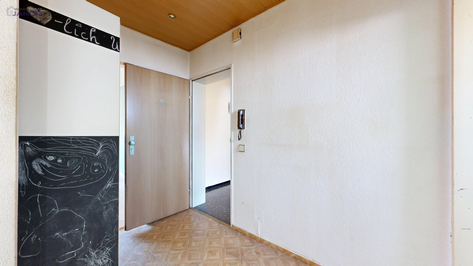 Zentrumsnahe Wohnung mit Loggia: Viel Potenzial auf 83 m² – sofort frei