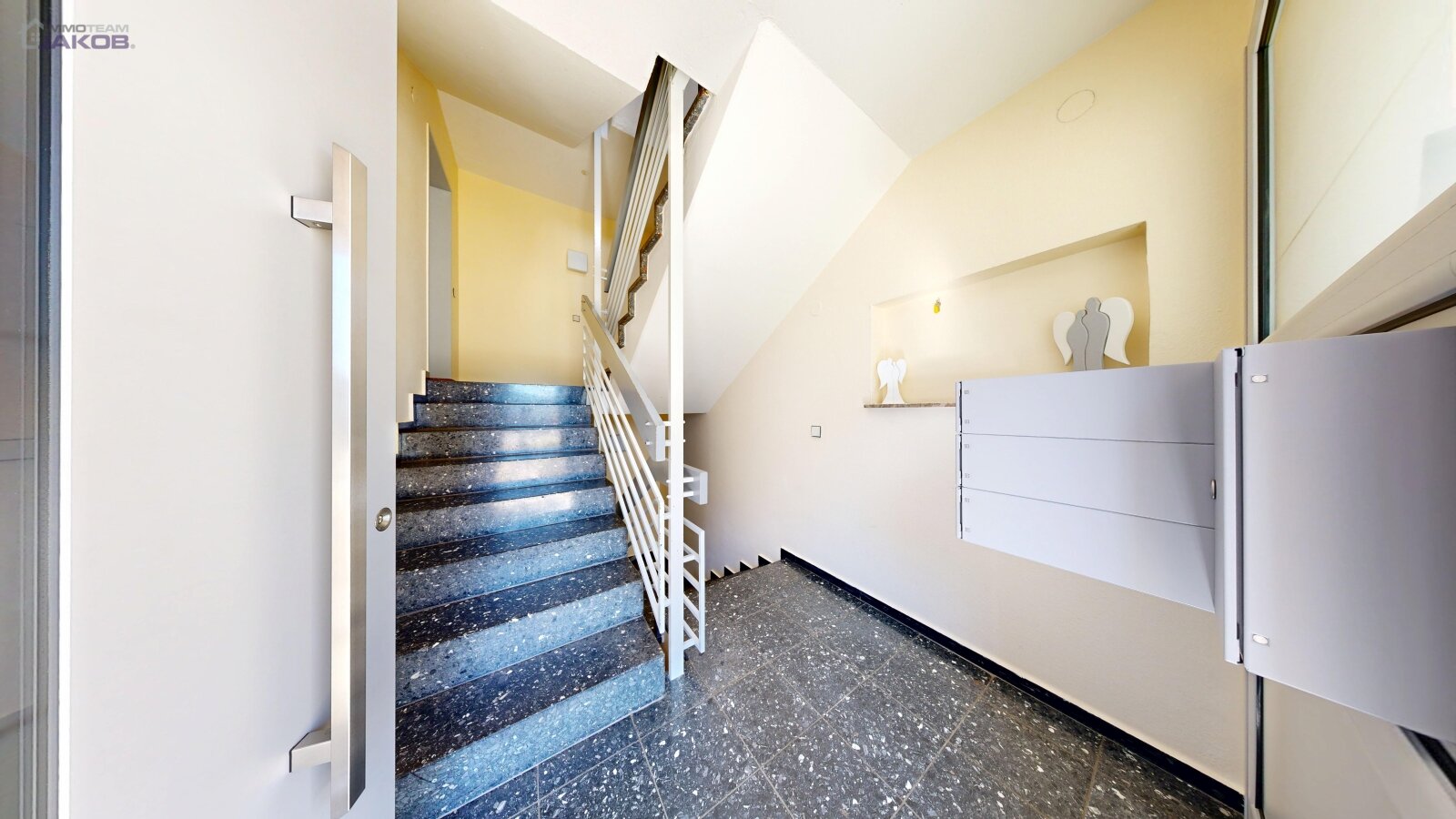 Zentrumsnahe Wohnung mit Loggia: Viel Potenzial auf 83 m² – sofort frei