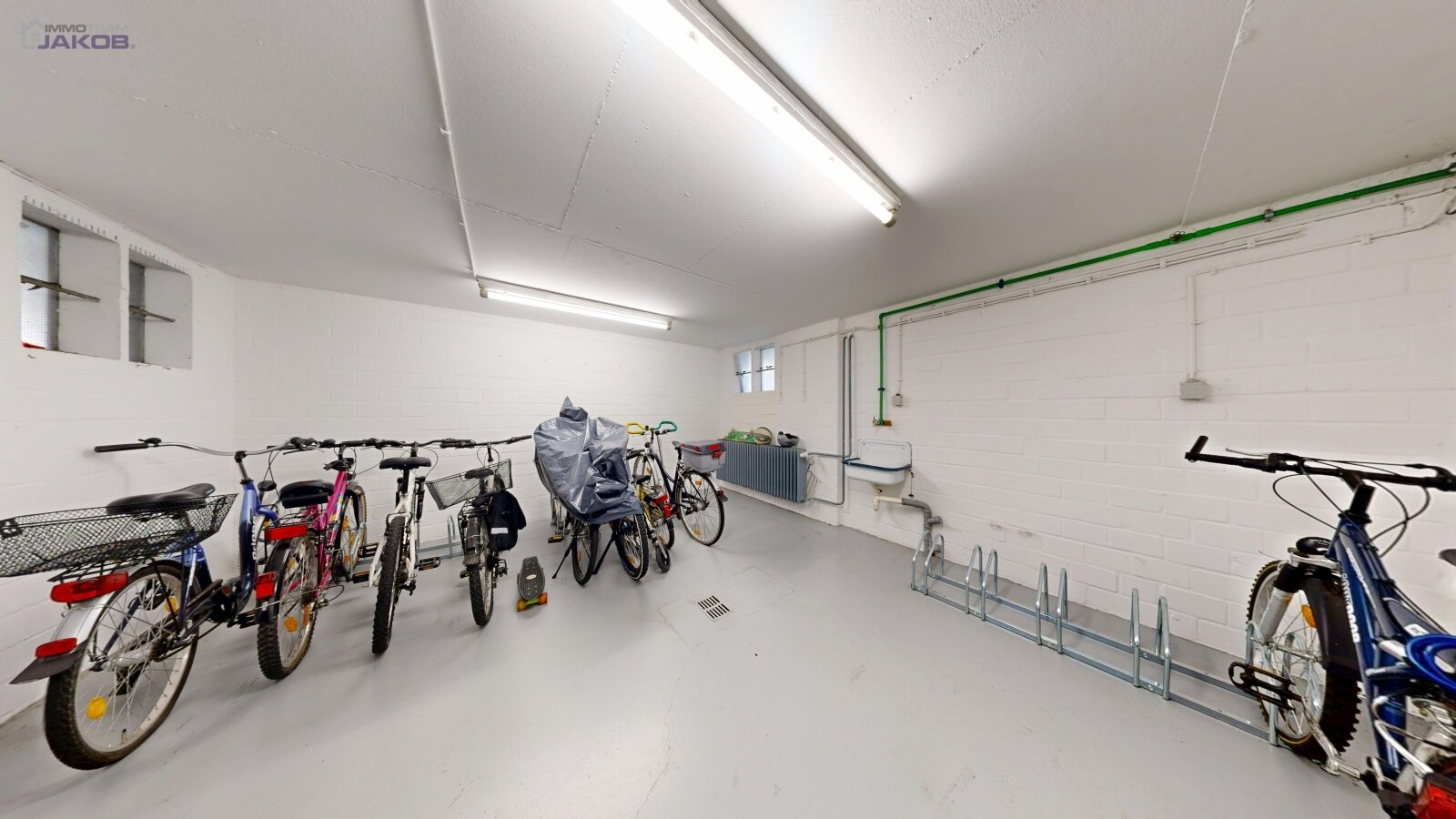 Zentrumsnahe Wohnung mit Loggia: Viel Potenzial auf 83 m² – sofort frei