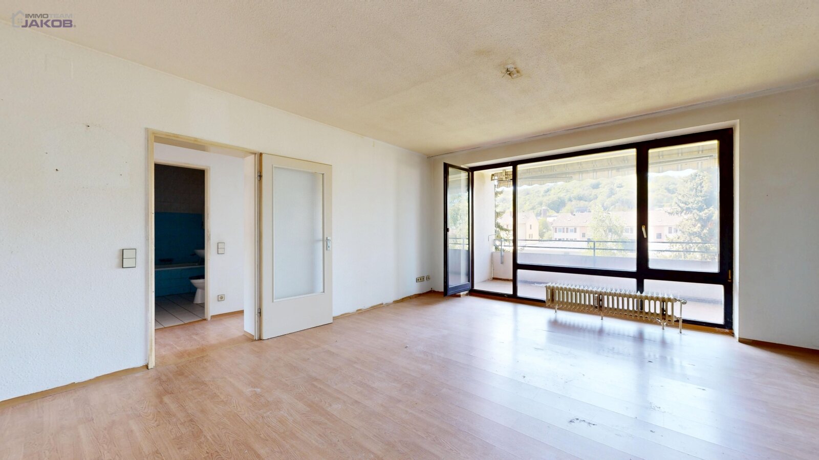 Zentrumsnahe Wohnung mit Loggia: Viel Potenzial auf 83 m² – sofort frei
